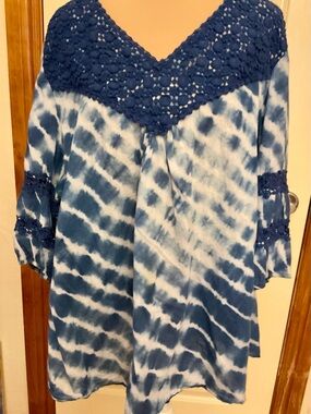 Liz & Me for Catherines Navy Crochet Yoke Blue Tie-Dye Tunic 3X 26/28